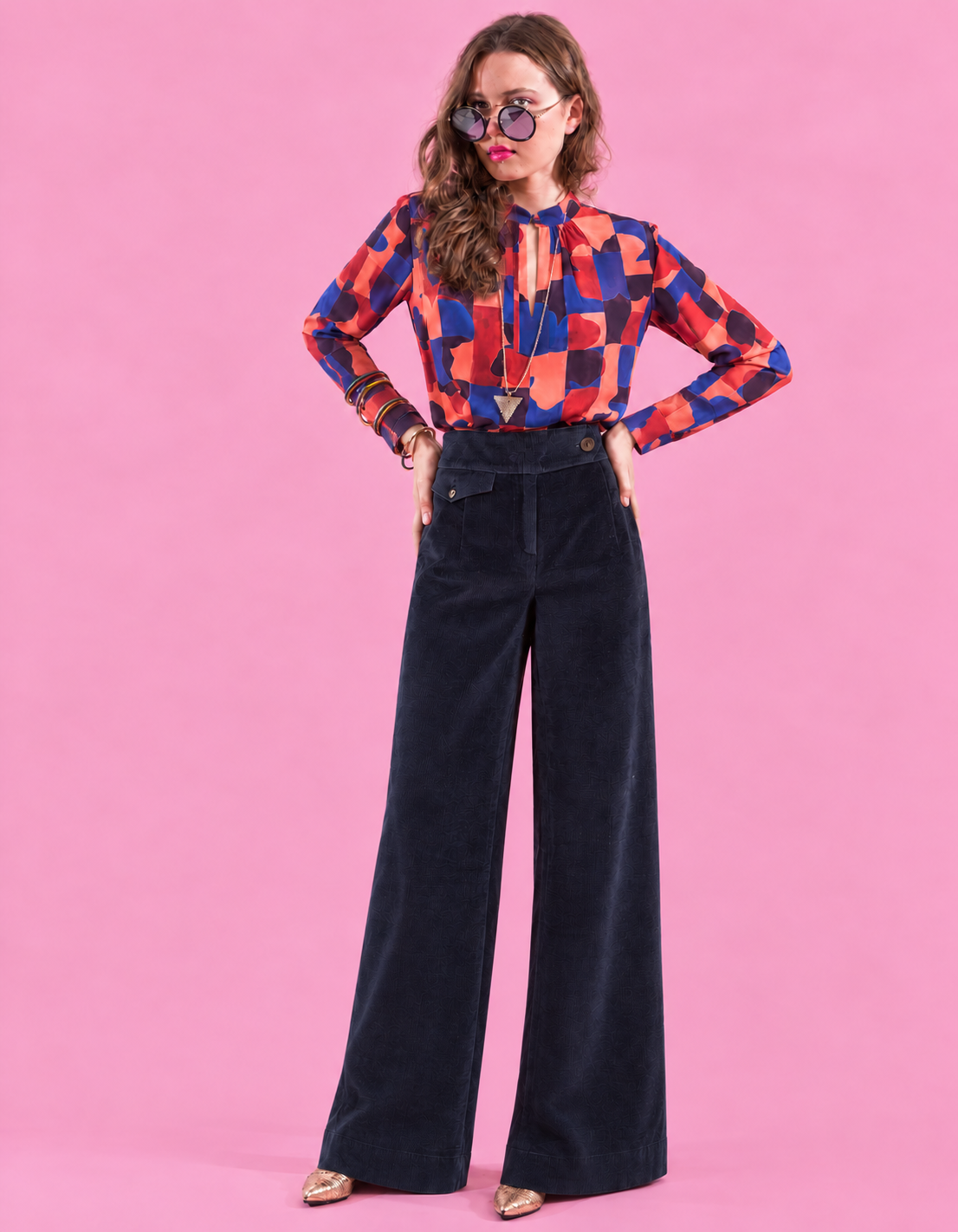 Lookbook Collection 66 — blouse imprimée et pantalon marine