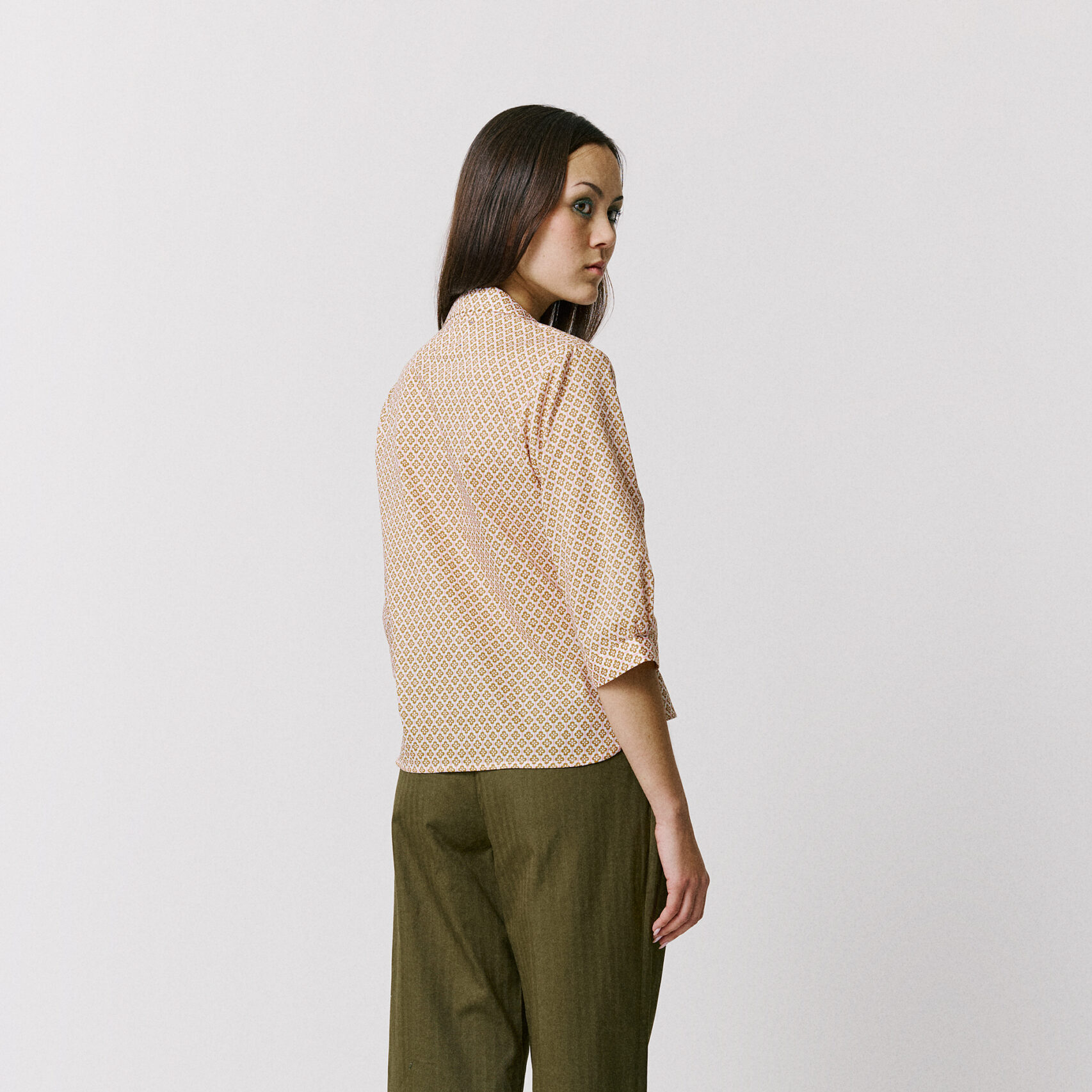 RITA · clover beige — vue 3