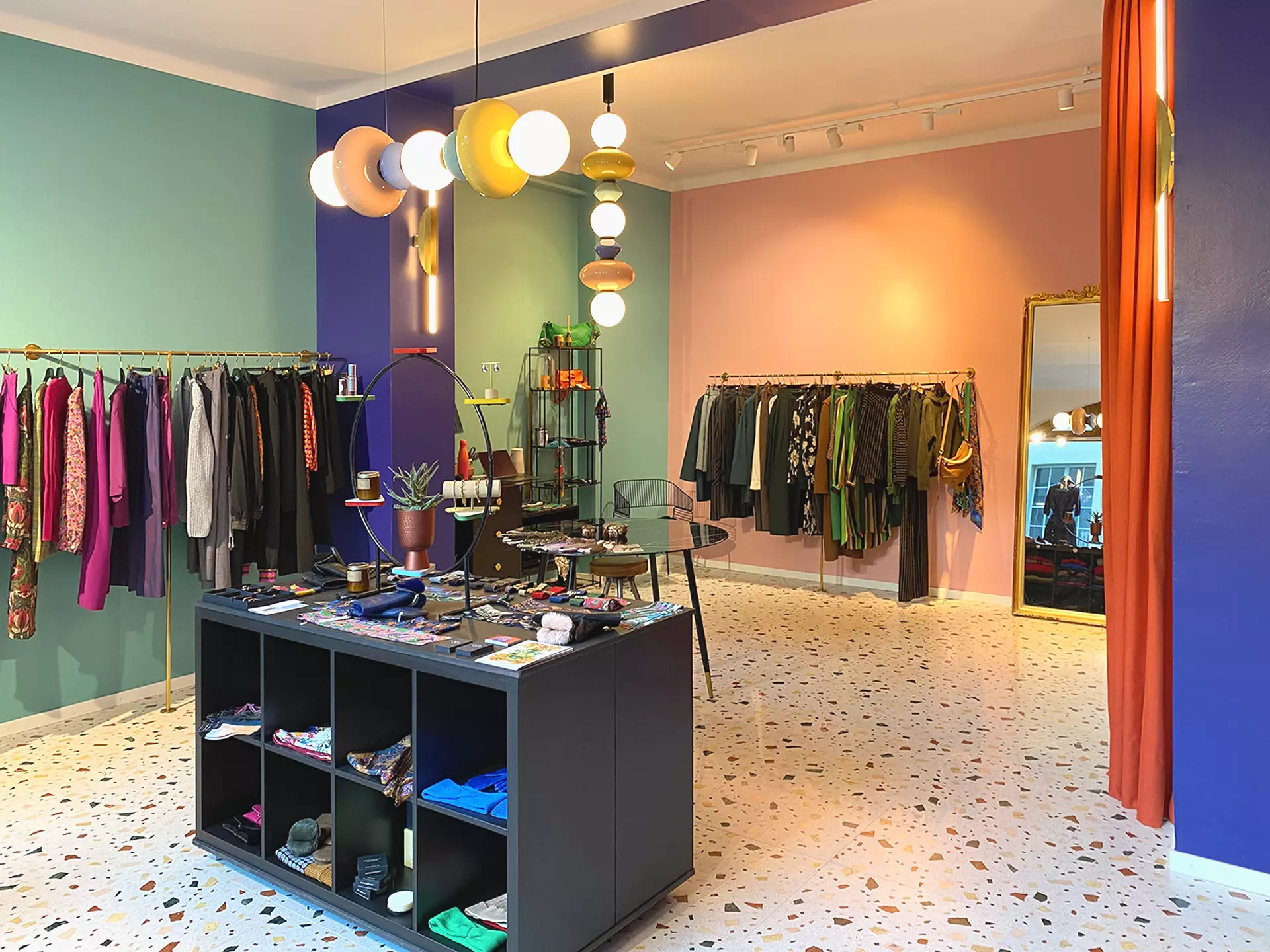 Boutique Collection 66 — intérieur coloré, Lausanne